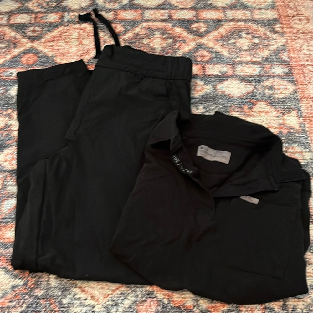 Figs Black Tailored Scrub Set